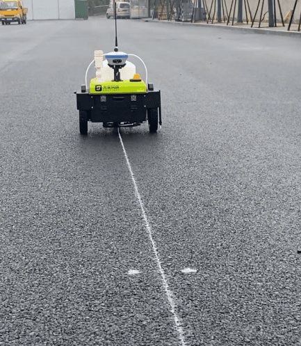 Robot de marquage intelligent TR10 : R&eacute;volutionner le marquage de lignes