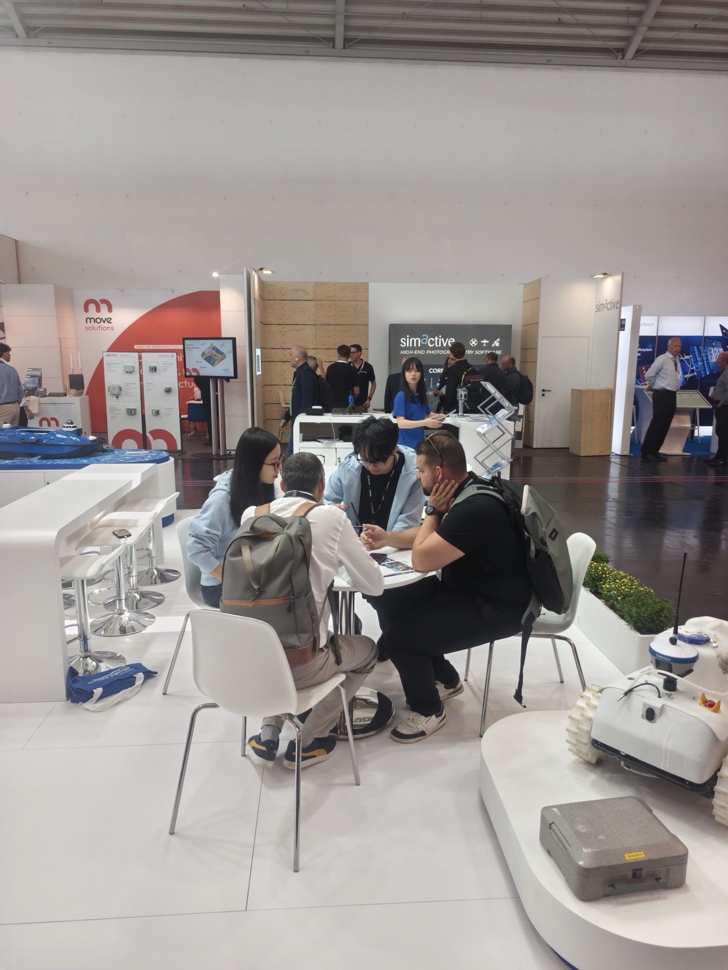 TOKNAV team and visitors discussing project requirements at Intergeo 2026
