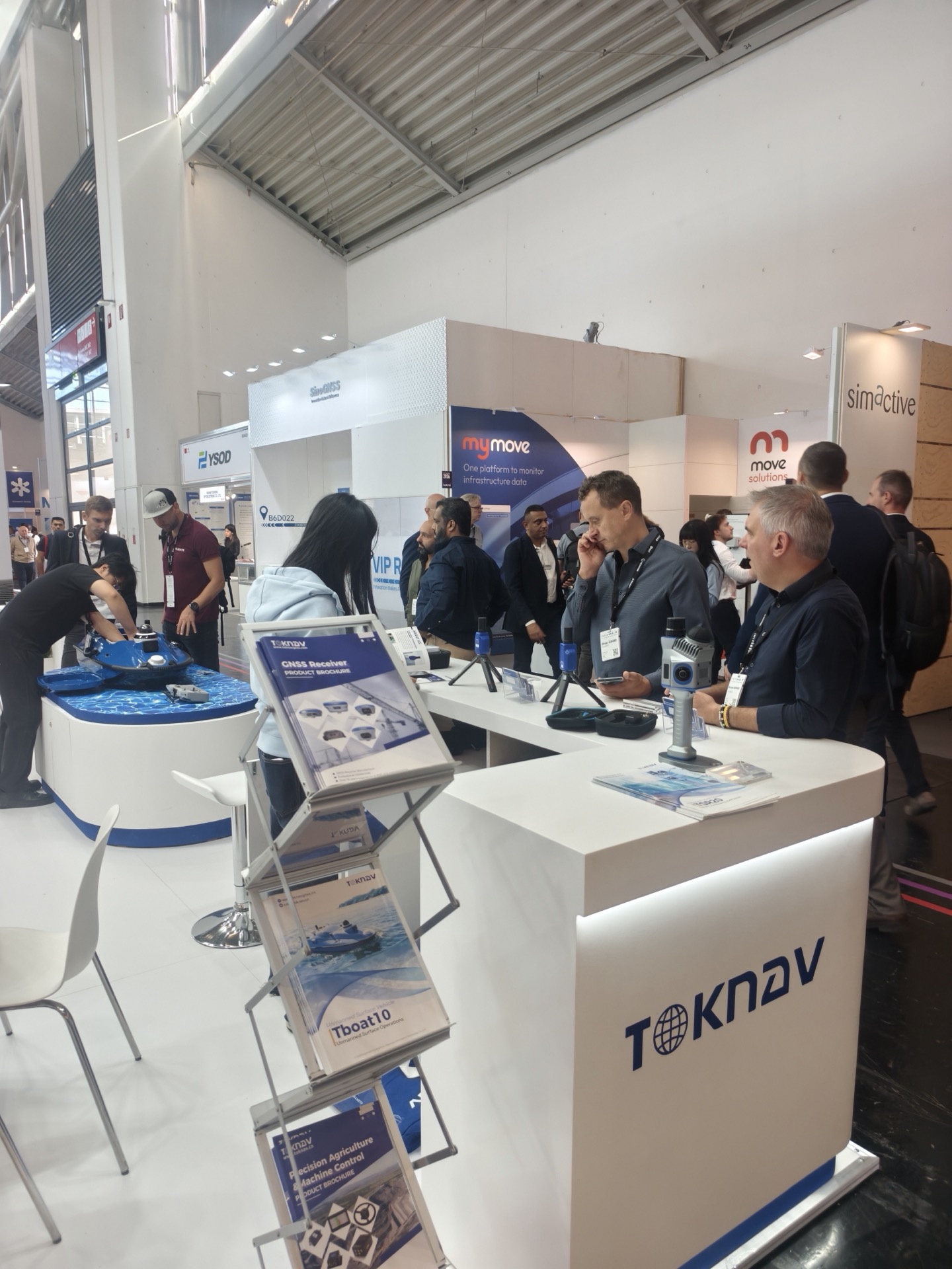 International visitors gathering around the TOKNAV booth at Intergeo 2026
